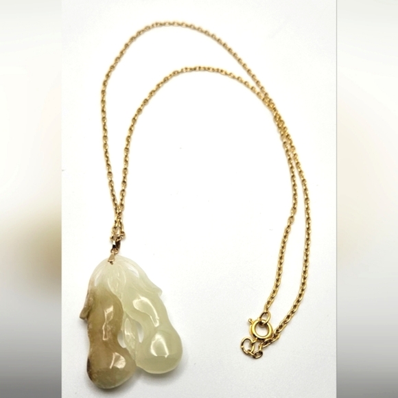 ๐ข3/$19๐ข Tan Brown Jade? Unknown Carving Necklace Gold Tone Chain - Picture 6 of 6